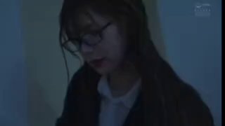 巧的性奴小母狗就這樣讓大哥蹂躪玩弄，撅著小屁股上面寫著替天行道草逼好騷啊，激情上位爸爸用力幹我刺激